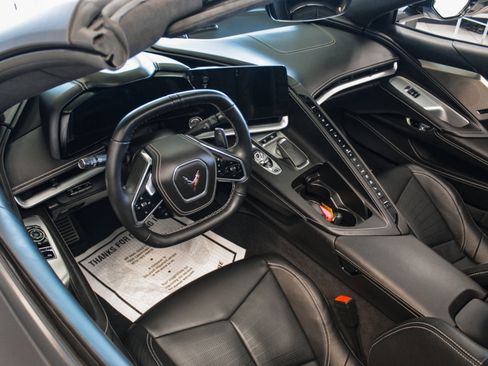 Used 2023 Chevrolet Corvette Stingray Premium Cpe w/ Z51 Performance Package RWD image 4