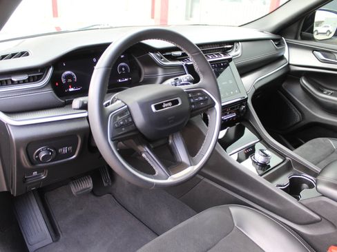 Used 2024 Jeep Grand Cherokee L Laredo image 30