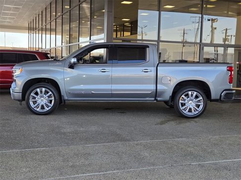 Used 2024 Chevrolet Silverado 1500 High Country w/ High Country Premium Package image 2