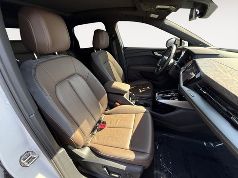 Used 2023 Audi Q4 e-tron Prestige image 19