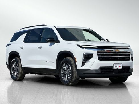New 2025 Chevrolet Traverse LT w/ Enhanced Driving Package image 2