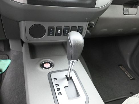 Used 2021 Nissan Frontier SV w/ Midnight Edition Floor Mats image 15