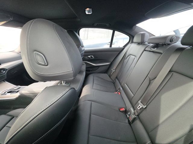 Used 2025 BMW 330i xDrive Sedan w/ Premium Package AWD/4WD image 4