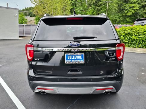 Used 2017 Ford Explorer XLT w/ Equipment Group 202A AWD/4WD image 6