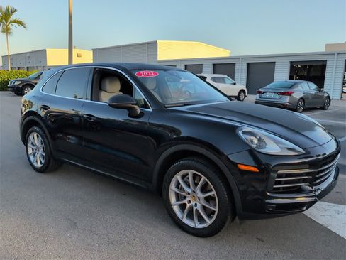 Used 2021 Porsche Cayenne w/ Premium Package image 2