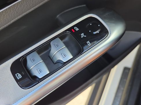 Certified 2025 Mercedes-Benz GLC 300 image 17