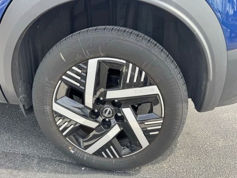 Certified 2025 Nissan Kicks SV FWD image 7