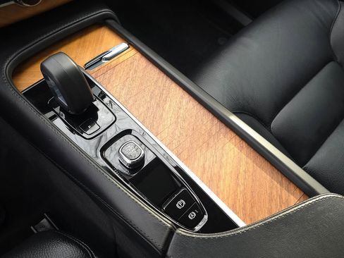 Used 2024 Volvo XC90 T8 Plus image 46