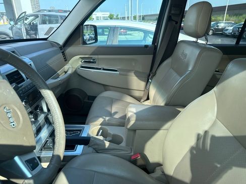 Used 2010 Jeep Liberty Limited w/ Comfort/Convenience Group AWD/4WD image 5