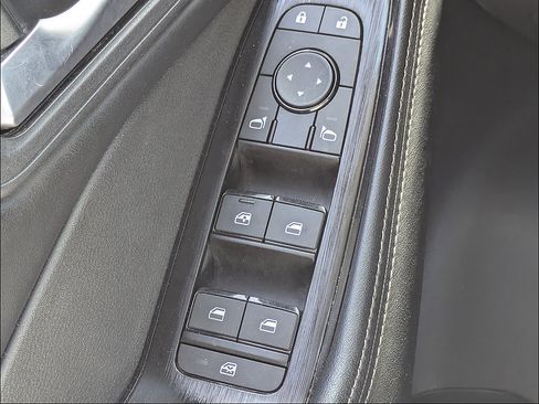Used 2025 Nissan Rogue SV FWD image 25