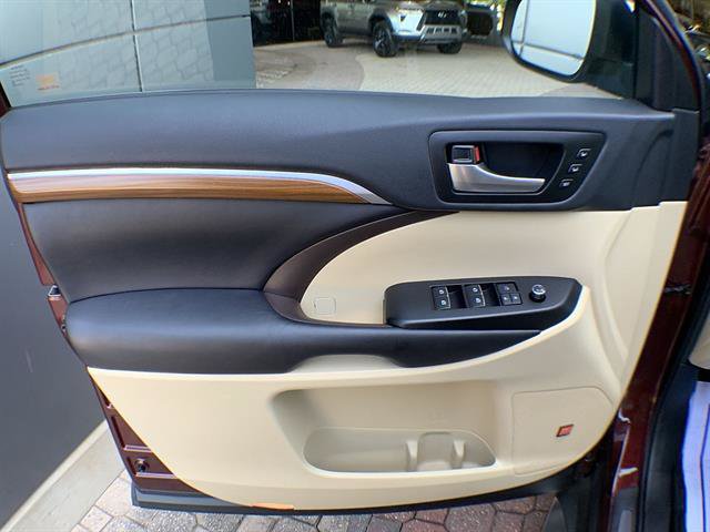 Used 2019 Toyota Highlander Limited FWD image 13