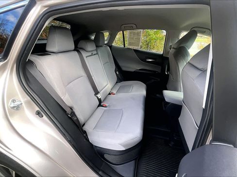 Used 2022 Toyota Venza LE image 21