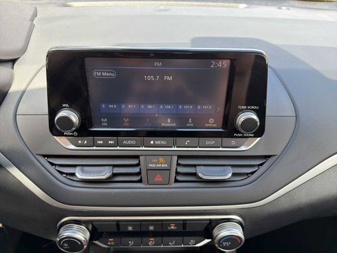 Used 2024 Nissan Altima 2.5 S FWD image 14