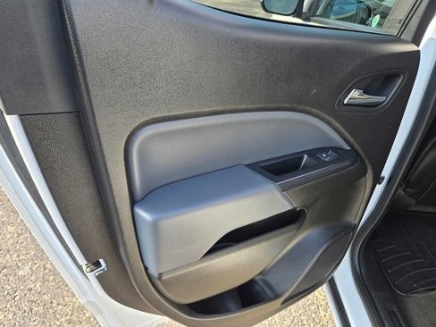 Used 2018 Chevrolet Colorado Z71 image 39