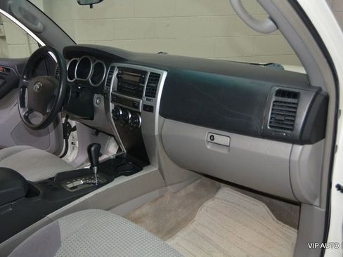 Used 2005 Toyota 4Runner SR5 RWD image 22