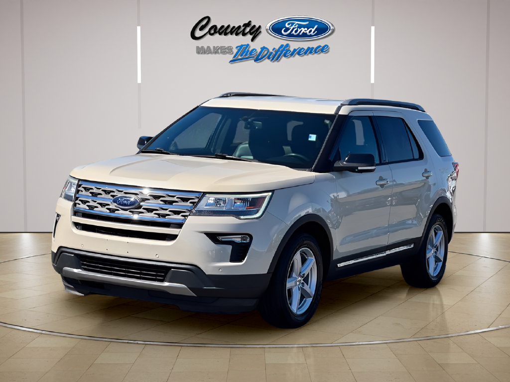 Used 2018 Ford Explorer XLT w/ Equipment Group 202A FWD image 2