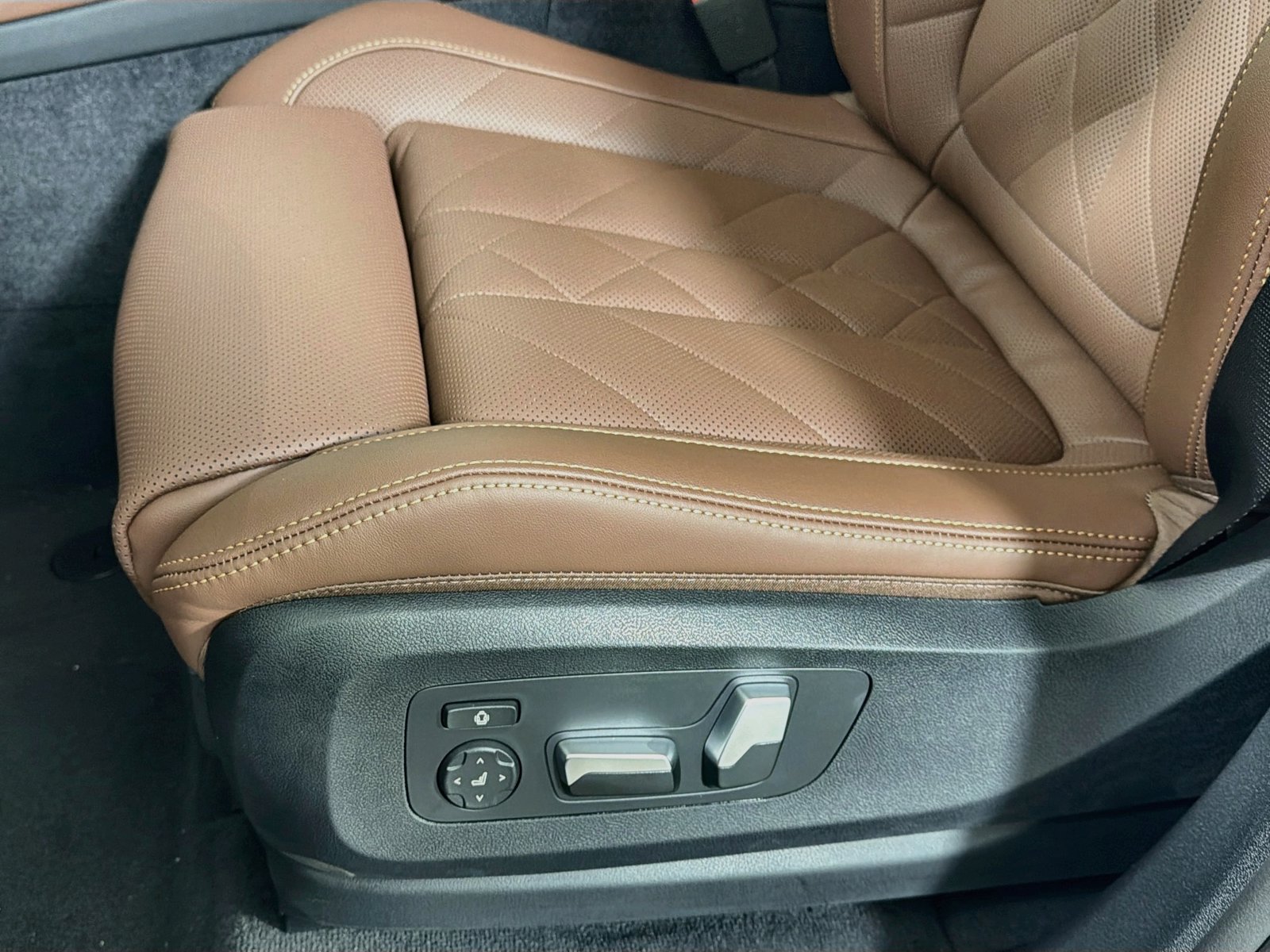 New 2026 BMW X5 xDrive40i w/ Premium Package AWD/4WD image 23