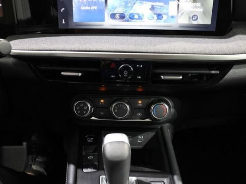 Used 2025 Nissan Kicks SV AWD/4WD image 24