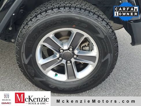 Used 2022 Jeep Wrangler Unlimited Sahara w/ LED Lighting Group AWD/4WD image 31