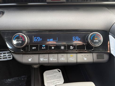 New 2026 Hyundai Elantra SEL Sport FWD image 17