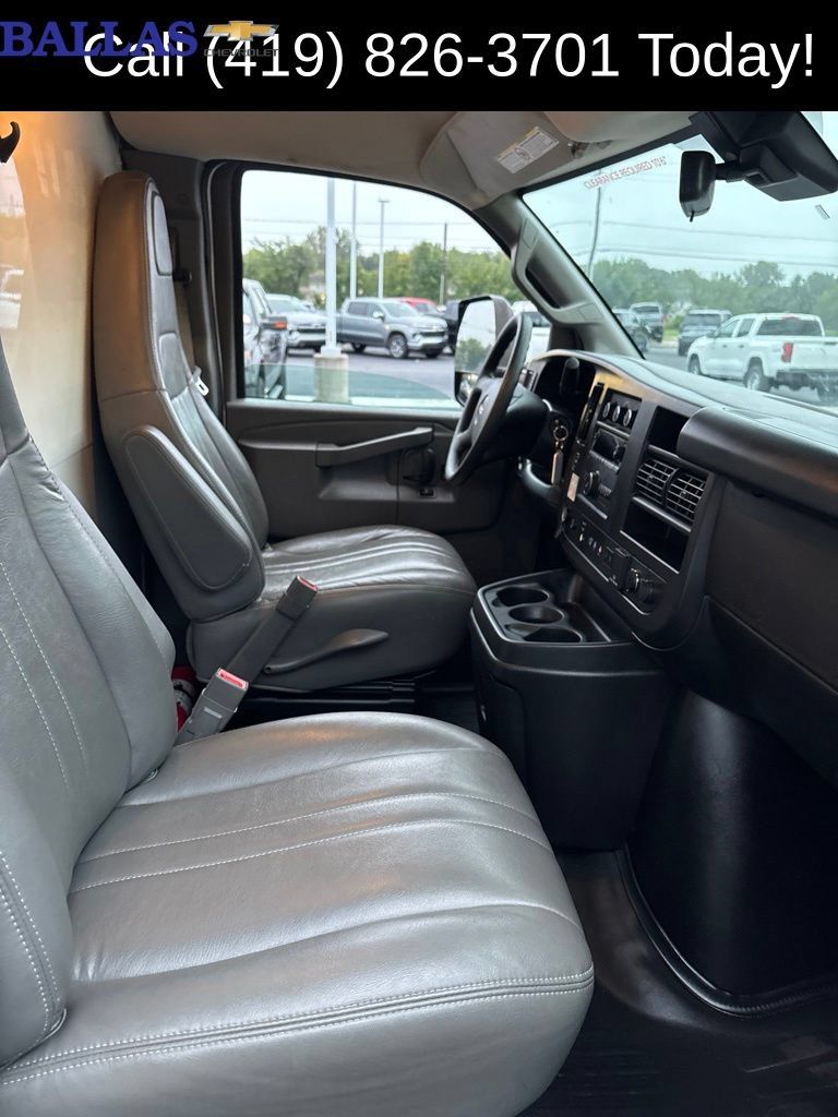Used 2022 GMC Savana 3500 Extended w/ Power Convenience Package RWD image 14
