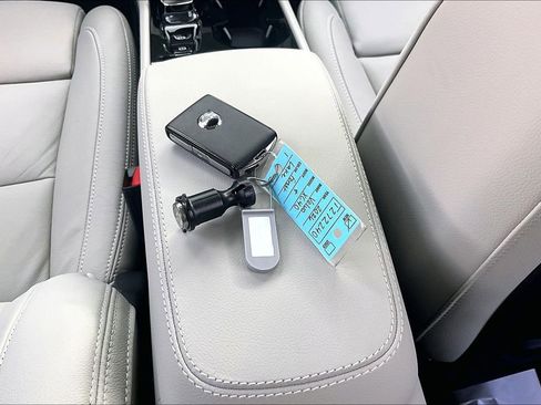 New 2026 Volvo XC40 B5 Plus w/ Protection Package Premier image 34