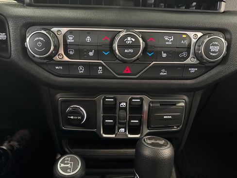 Used 2025 Jeep Wrangler Unlimited Sport AWD/4WD image 27