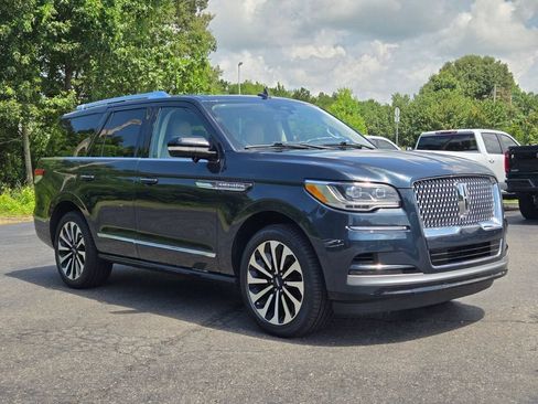 Used 2024 Lincoln Navigator Reserve AWD/4WD image 7