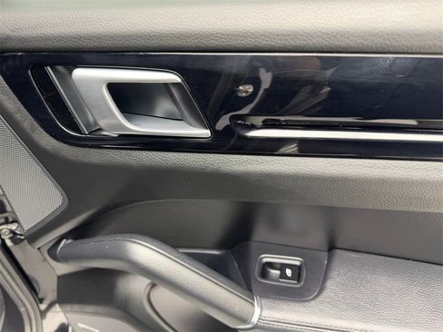 Used 2021 Porsche Cayenne Coupe image 42