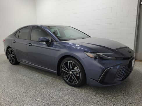 Used 2026 Toyota Camry XSE w/ Premium Package FWD image 4