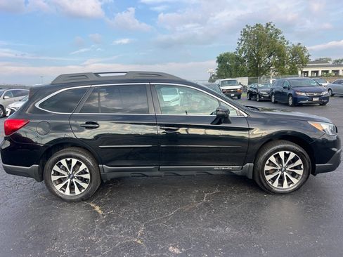 Used 2017 Subaru Outback 2.5i Limited AWD/4WD image 8