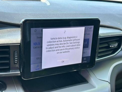 Used 2023 Ford Explorer XLT w/ Equipment Group 202A AWD/4WD image 29