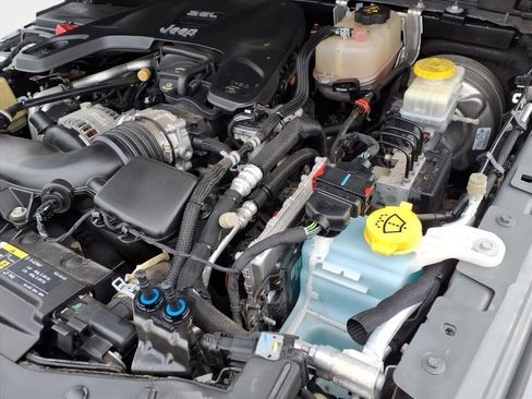 Used 2018 Jeep Wrangler Unlimited Sahara image 28