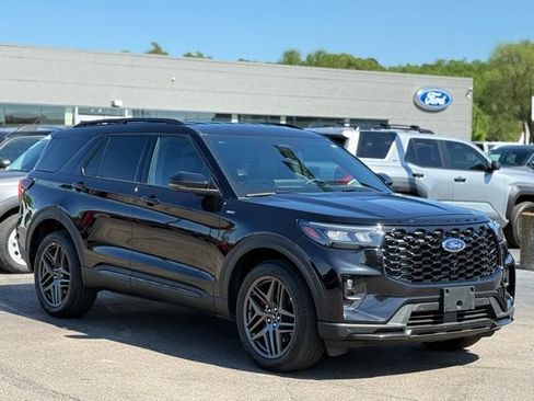 Certified 2025 Ford Explorer ST-Line w/ ST-Line Street Pack AWD/4WD image 38