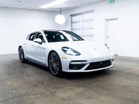 Used 2017 Porsche Panamera 4 Executive AWD/4WD image 27