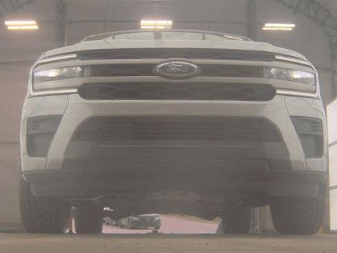 Used 2024 Ford Expedition Max XLT image 8