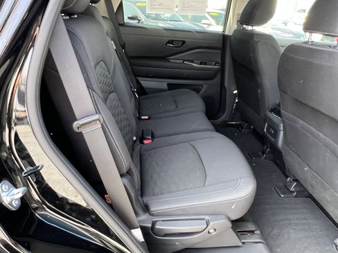 Used 2025 Nissan Pathfinder SV w/ Cargo Package image 19