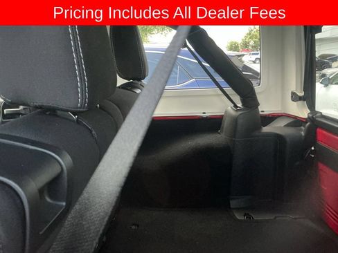 Used 2016 Jeep Wrangler Unlimited Sahara AWD/4WD image 9