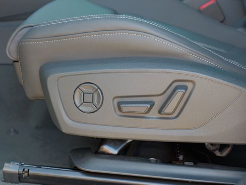 New 2025 Audi Q3 2.0T Premium image 28