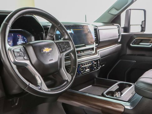 Used 2024 Chevrolet Silverado 3500 LT w/ Convenience Package image 24