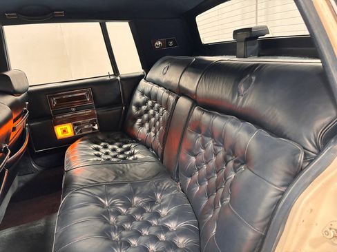 Used 1987 Cadillac Brougham RWD image 22