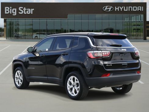 Used 2025 Jeep Compass Sport w/ Mopar Graphics Package image 3