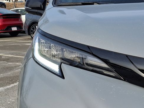 Certified 2025 Toyota Sienna XSE image 9