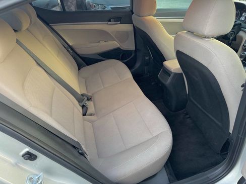 Used 2017 Hyundai Elantra SE image 16