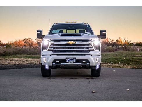 Used 2024 Chevrolet Silverado 2500 High Country w/ High Country Premium Package image 6
