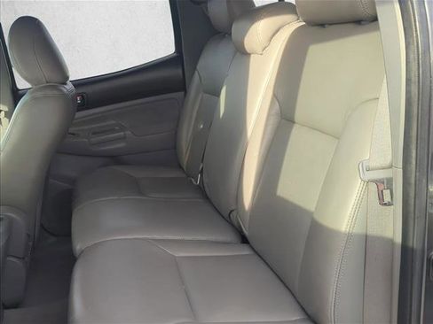 Used 2011 Toyota Tacoma 4x4 Double Cab w/ SR5 Pkg #2 image 17
