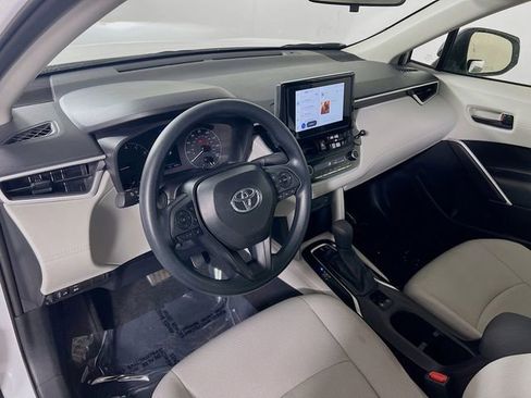 Used 2025 Toyota Corolla Cross L image 10