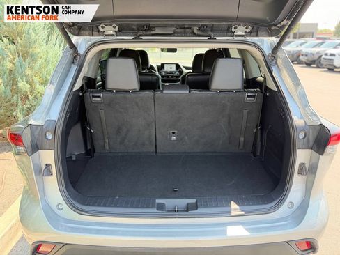 Used 2025 Toyota Highlander XLE AWD/4WD image 33