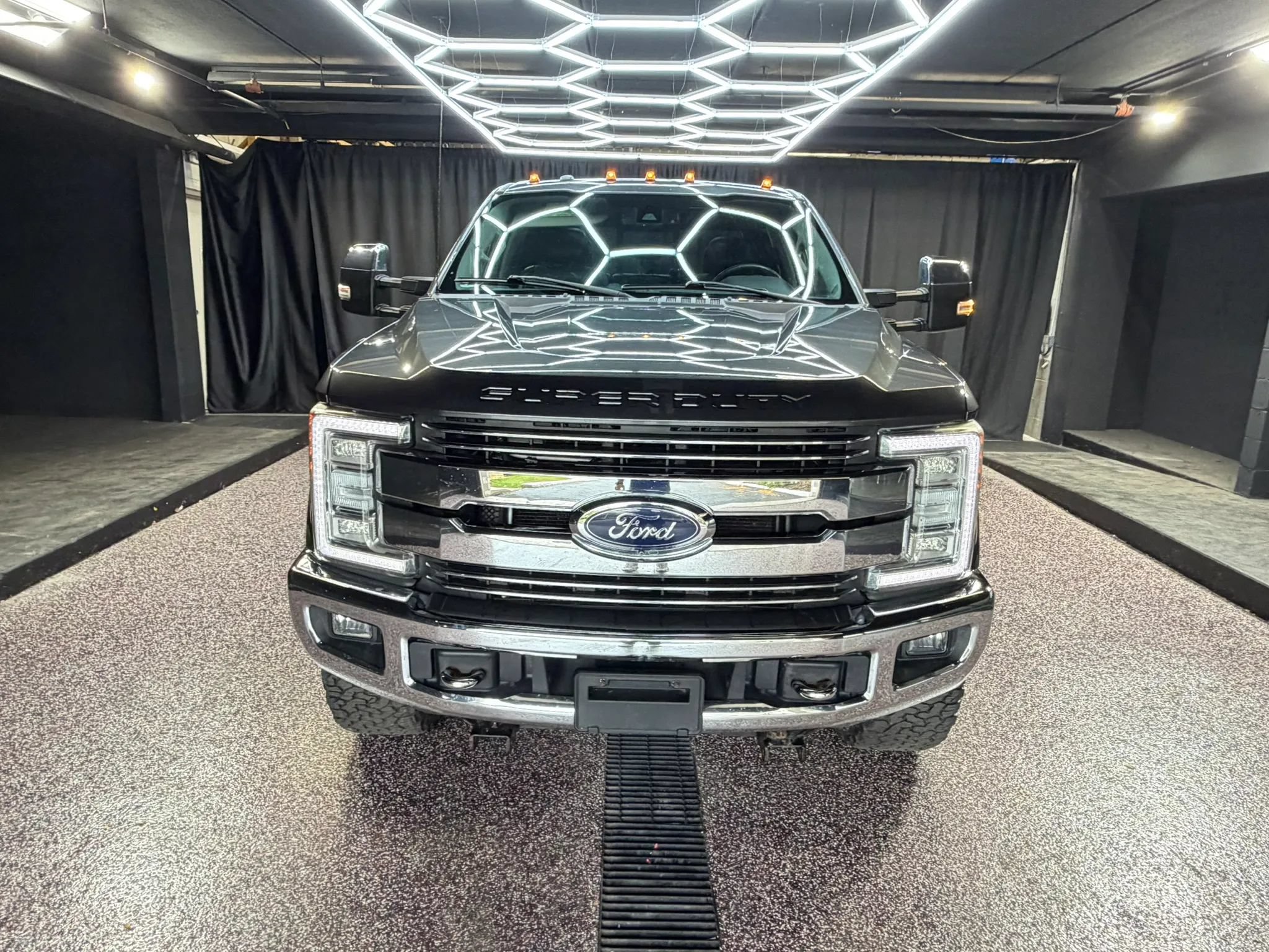Used 2017 Ford F250 Lariat w/ Lariat Ultimate Package AWD/4WD image 3