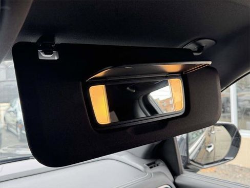 Used 2025 Chevrolet Suburban Premier image 30